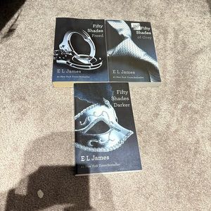LTrilogy Set. Fifty shades of grey /fifty shades of freed/fifty shades darker